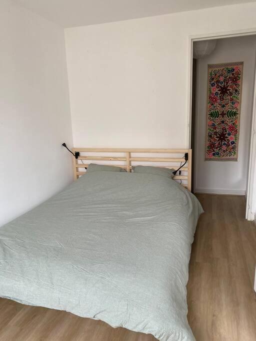 2 Pieces Lumineux Proche Du Parc Buttes Chaumonts Appartement Parijs